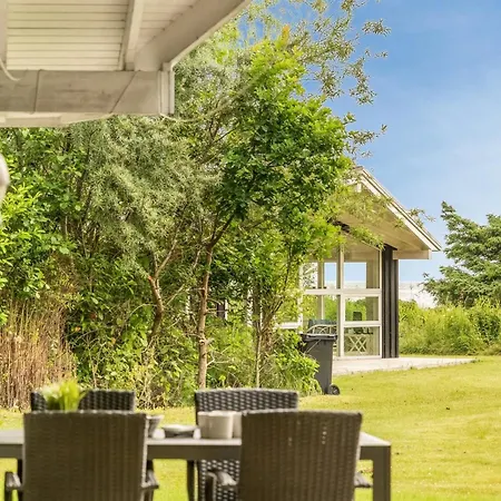 Holiday home Majvor - 200m From The Sea In Ne Jutland By Interhome Hadsund